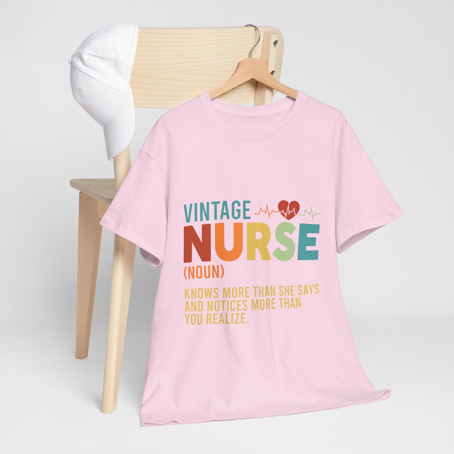 Vintage Nurse (rzeczownik) - medyczny klimat z sercem