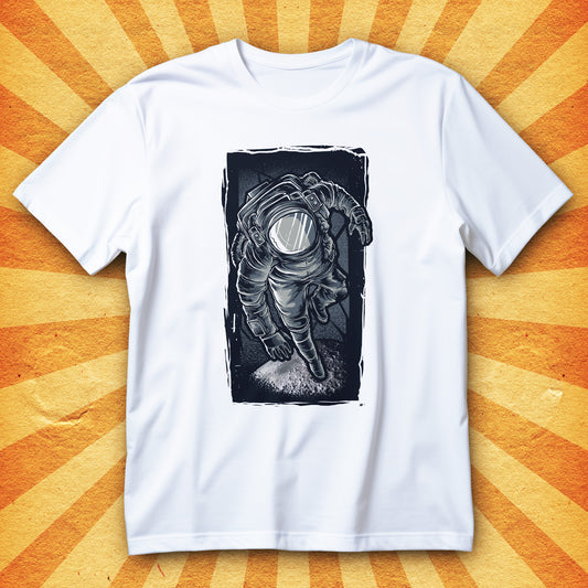 Koszulka z astronautą w skafandrze nad skalistą powierzchnią, mroczna grafika kosmiczna