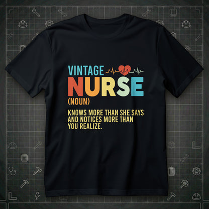 Koszulka Vintage Nurse z napisem VINTAGE NURSE (NOUN) i linią EKG z sercem na czarnym tle