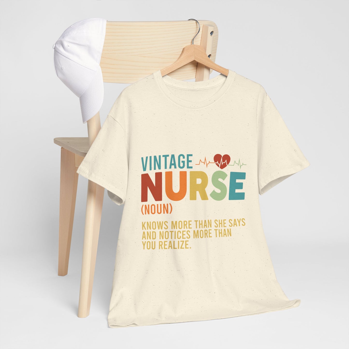 Vintage Nurse (rzeczownik) - medyczny klimat z sercem