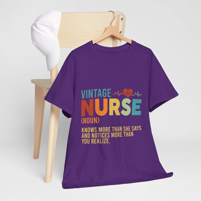 Vintage Nurse (rzeczownik) - medyczny klimat z sercem