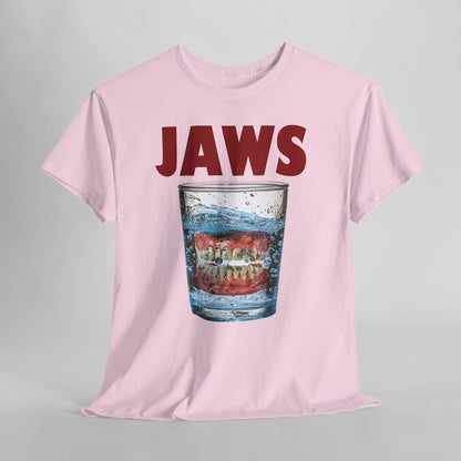 "Jaws" - parodia z protezą w szklance wody