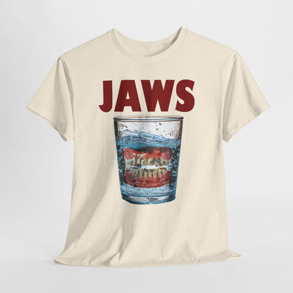 "Jaws" - parodia z protezą w szklance wody