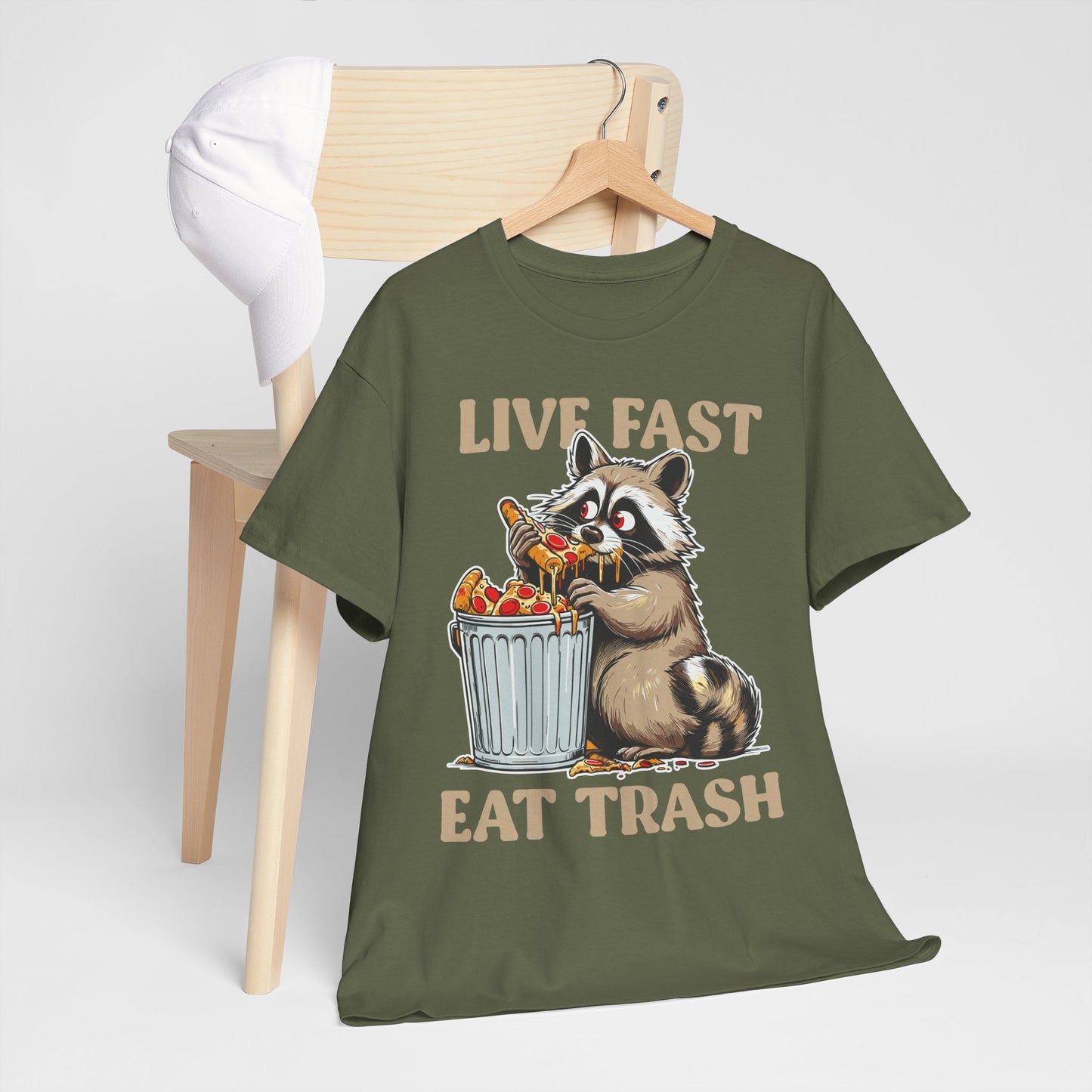 Live Fast Eat Trash - szop pracz z pizzą