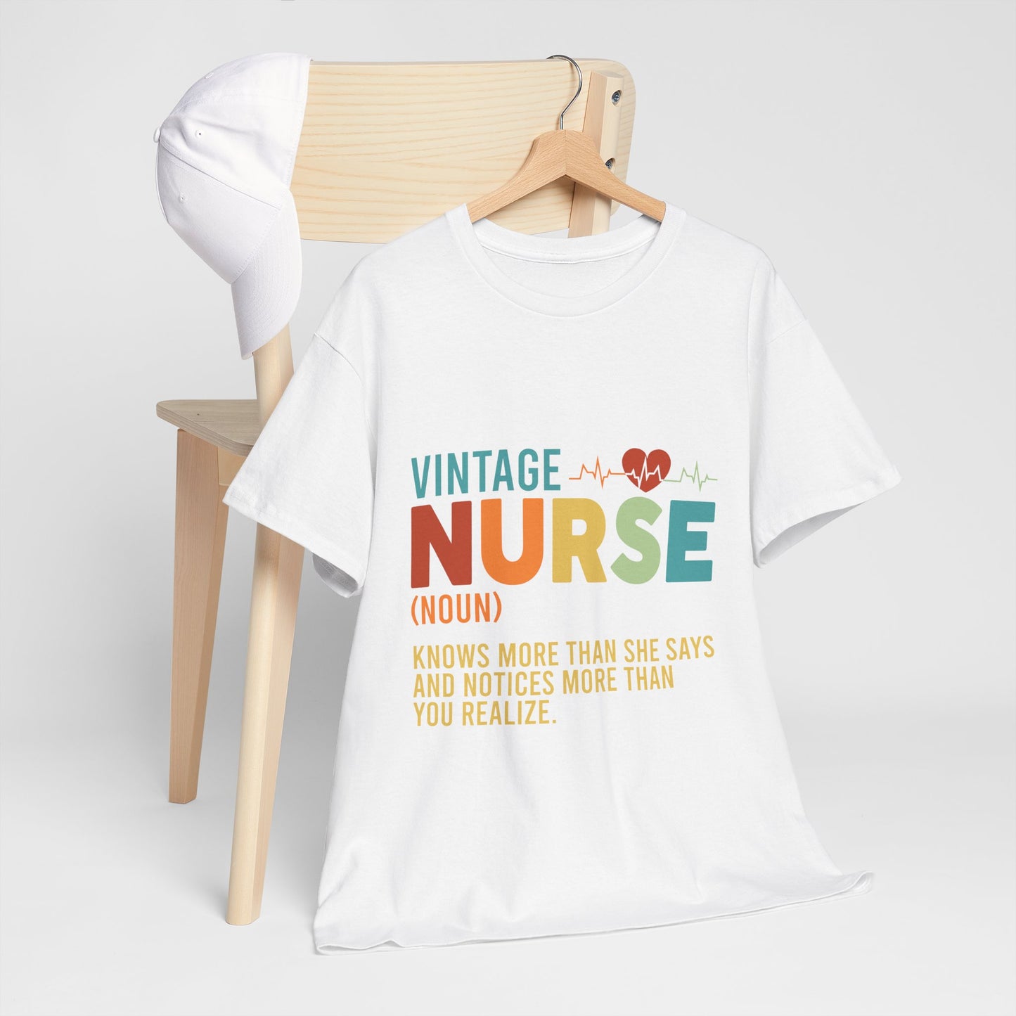 Vintage Nurse (rzeczownik) - medyczny klimat z sercem