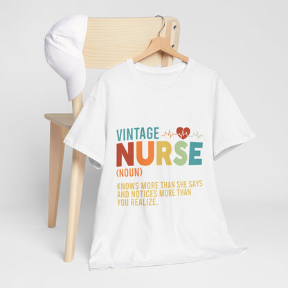Vintage Nurse (rzeczownik) - medyczny klimat z sercem