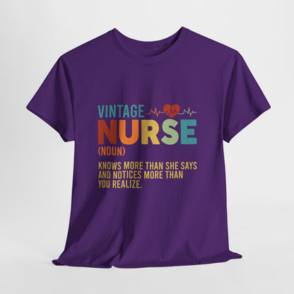 Vintage Nurse (rzeczownik) - medyczny klimat z sercem