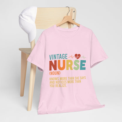Vintage Nurse (rzeczownik) - medyczny klimat z sercem