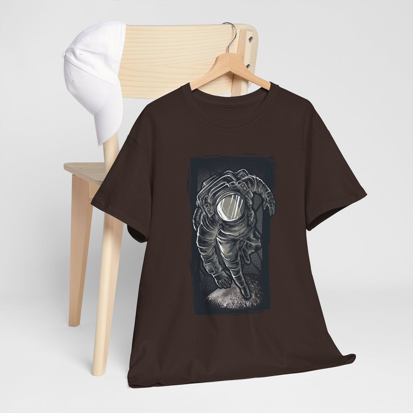 Astronauta w Mroku - samotny krok poza Ziemią