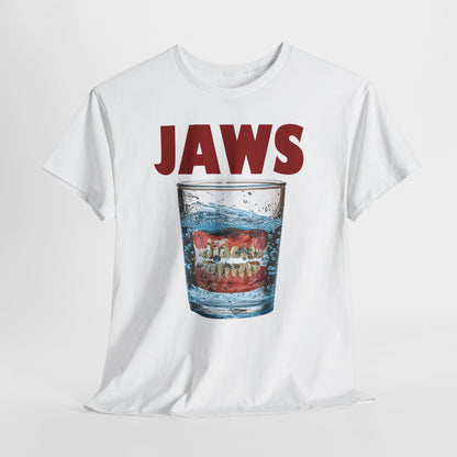 "Jaws" - parodia z protezą w szklance wody
