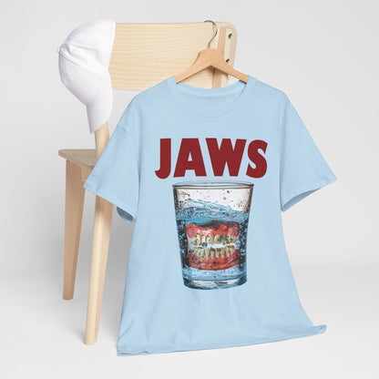 "Jaws" - parodia z protezą w szklance wody