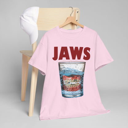 "Jaws" - parodia z protezą w szklance wody