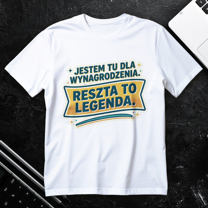 Koszulka z napisem jestem tu dla wynagrodzenia, retro plakietka z wstega i tekstem reszta to legenda