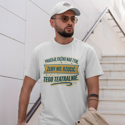 Pracuję ciężko nad tym, żeby nie rzucić tego teatralnie