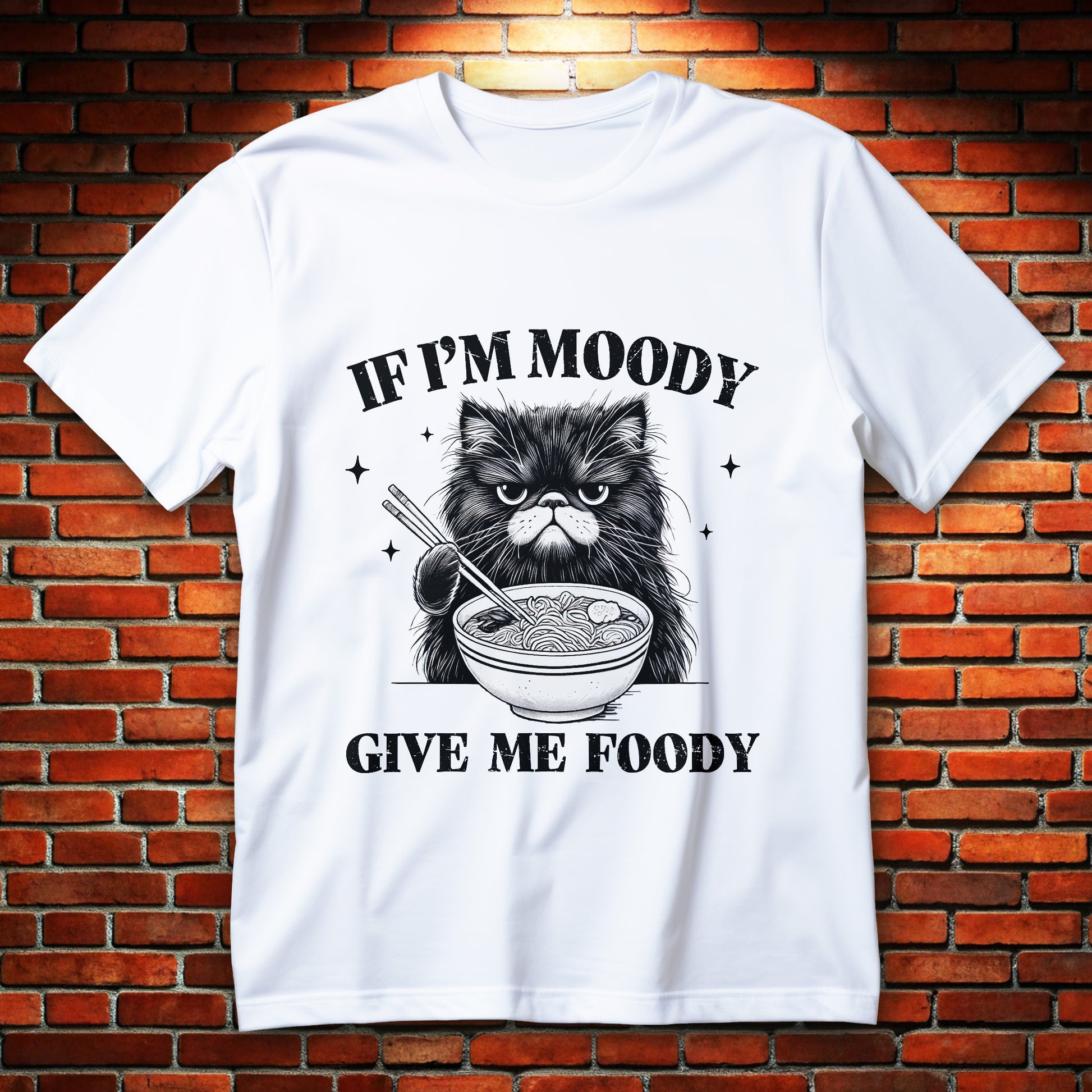 Koszulka If I'm Moody Give Me Foody, naburmuszony kot trzyma paleczki przy misce makaronu