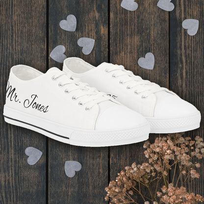 ersonalizowane sneakersy dla Pana Młodego z imieniem i datą ślubu, męskie trampki ślubne z nadrukiem