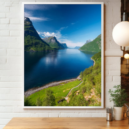 Fiordy Norwegii – Błękitny Fjord i Zielone Zbocza