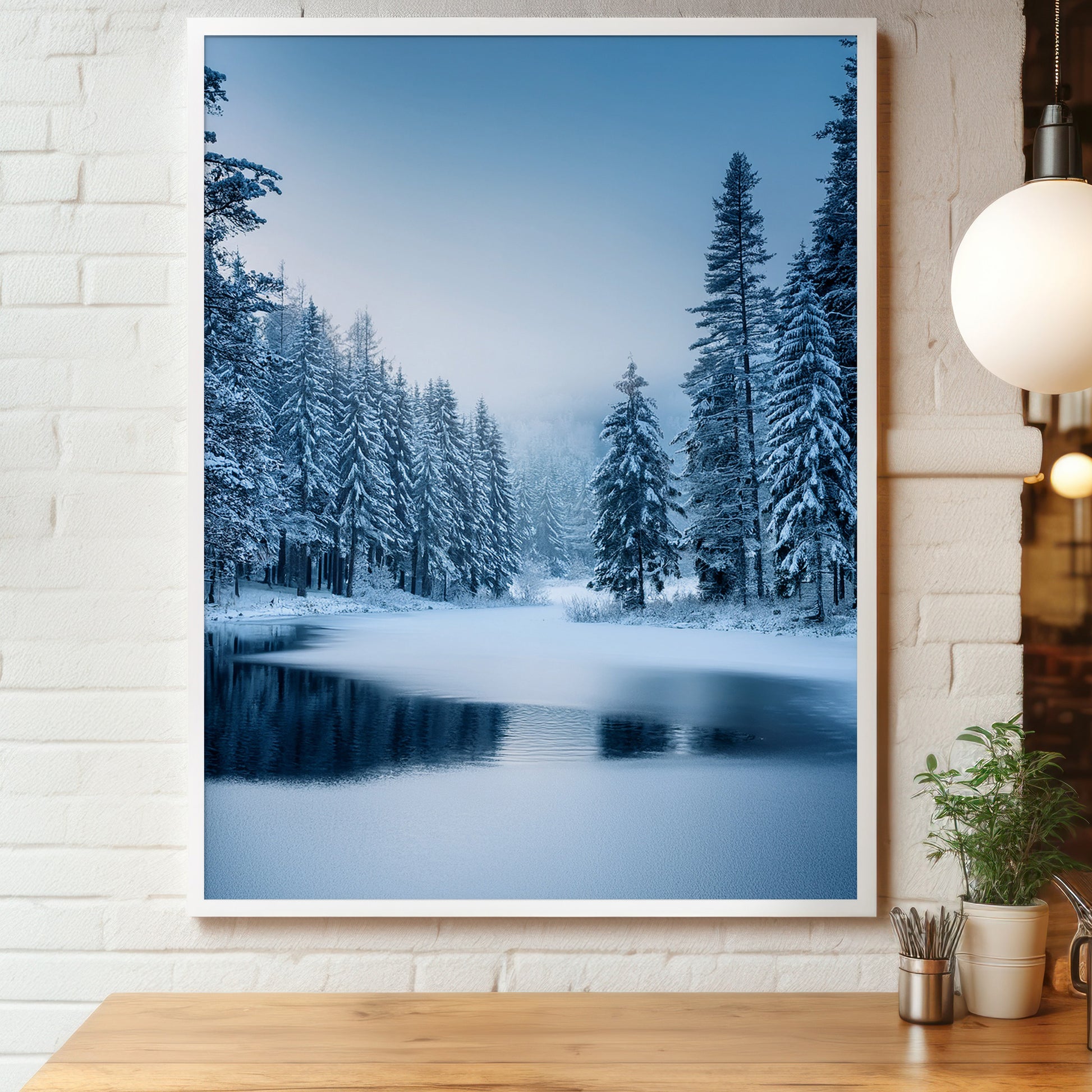 plakat w drewnianej ramie: zimowy las ze śniegiem i zamarzniętym jeziorem w chłodnych błękitach, Nordic Winter Forest