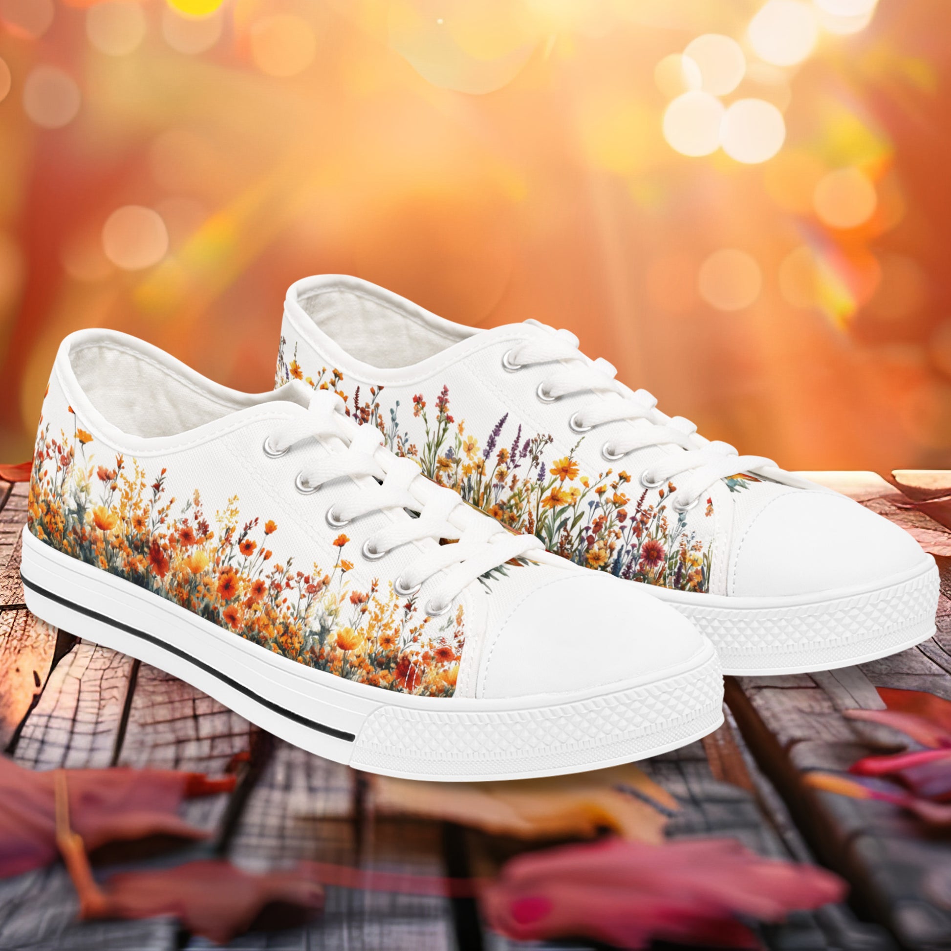 Damskie białe trampki canvas z jesiennym kwiatowym wzorem w pomarańczowo-złotych kolorach, widok z boku