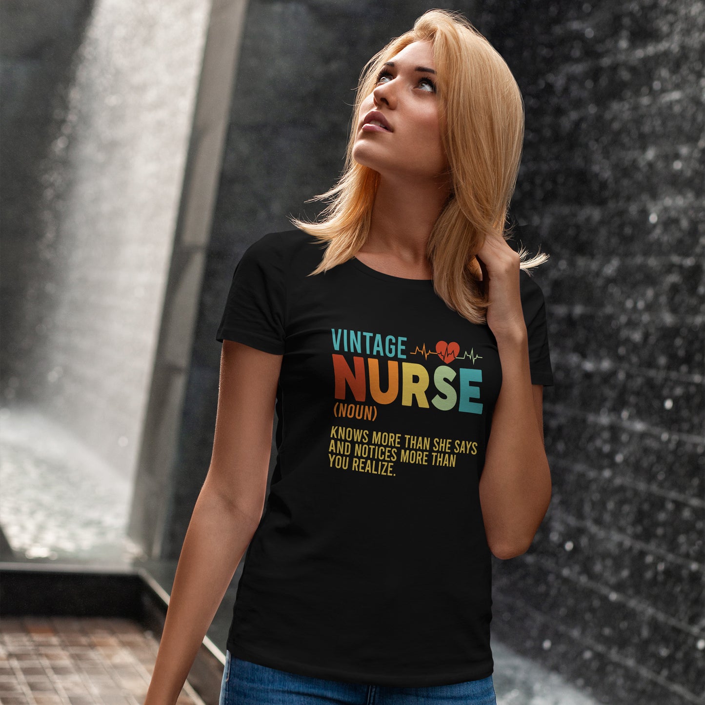 Vintage Nurse (rzeczownik) - medyczny klimat z sercem