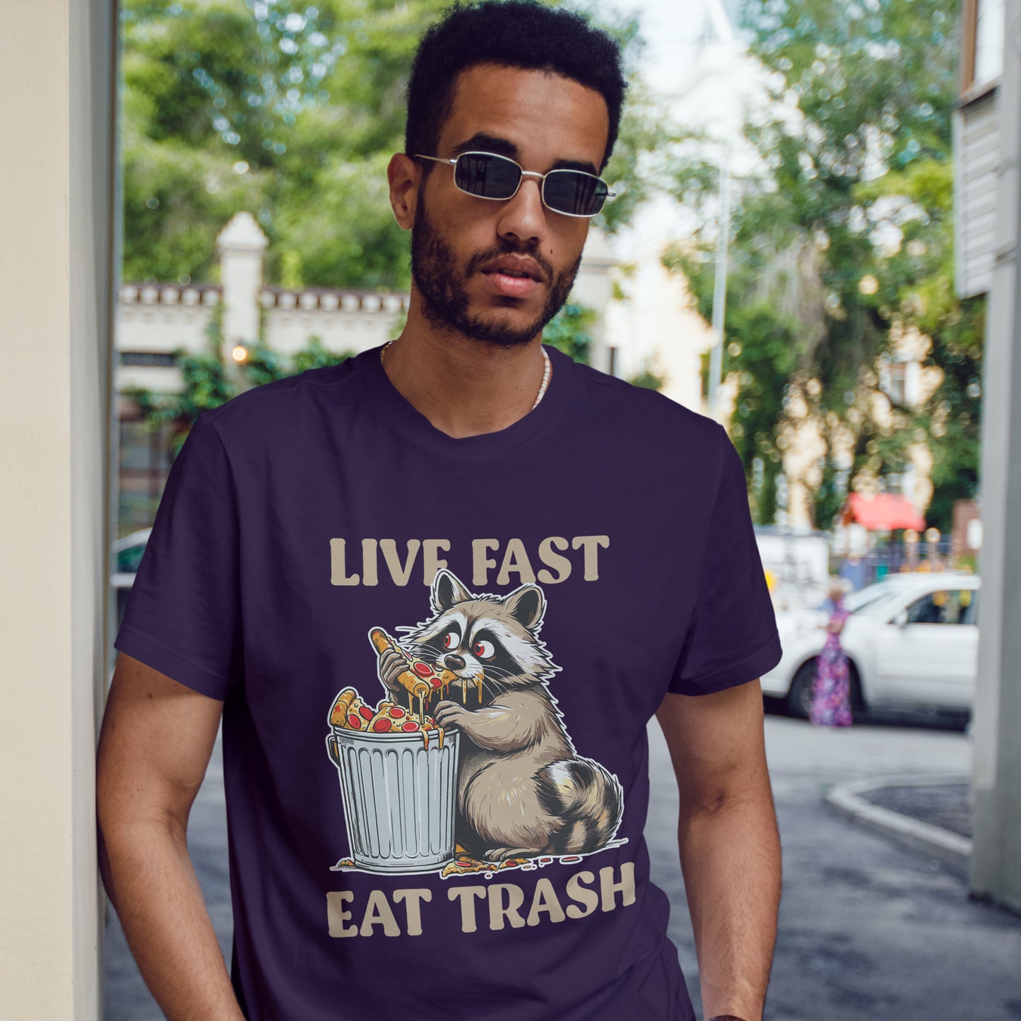 Live Fast Eat Trash - szop pracz z pizzą