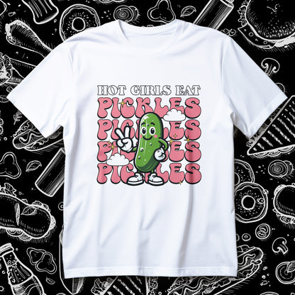 Koszulka HOT GIRLS EAT PICKLES z komiksowym ogórkiem pokazującym znak pokoju i napisem PICKLES