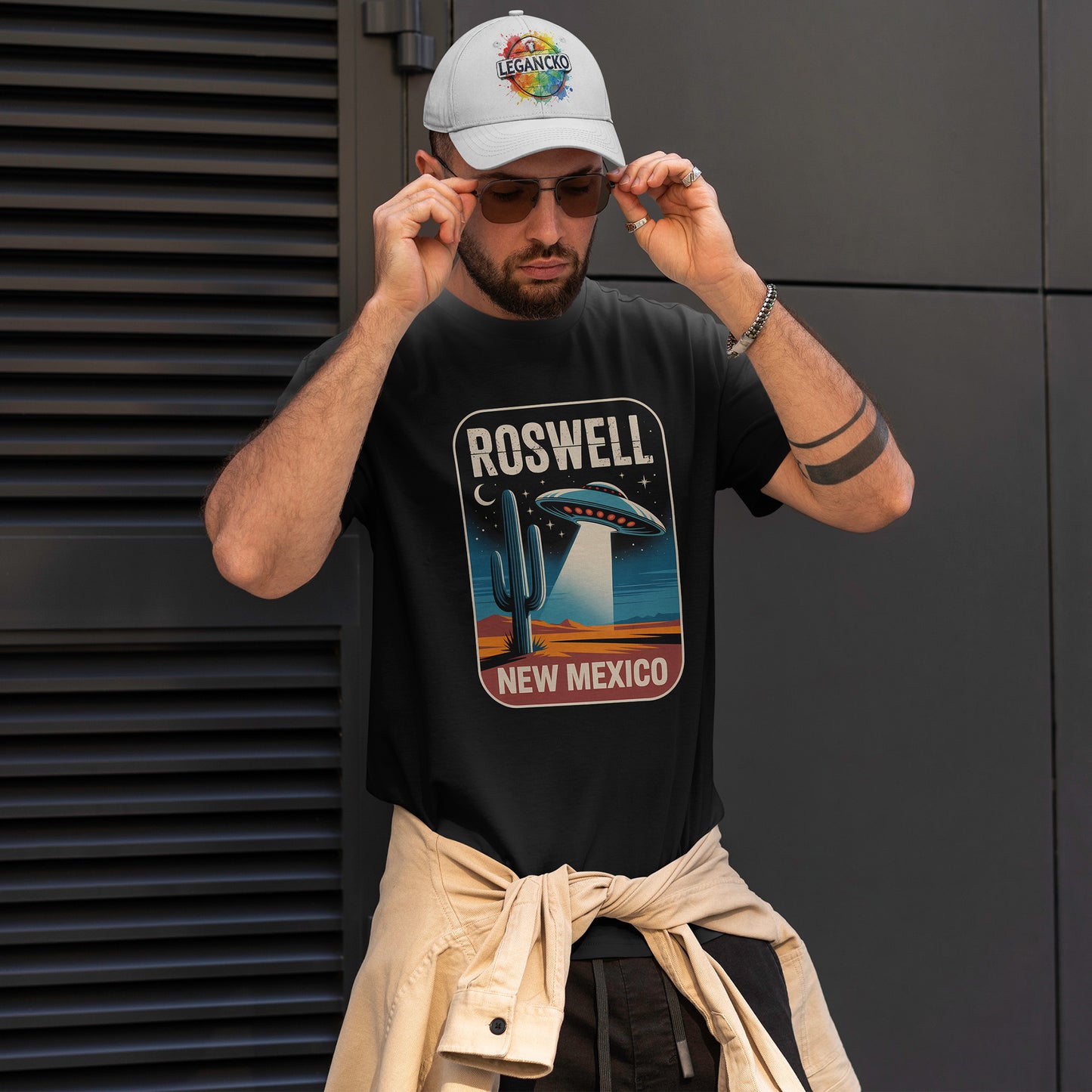 Roswell New Mexico - retro spodek nad pustynią