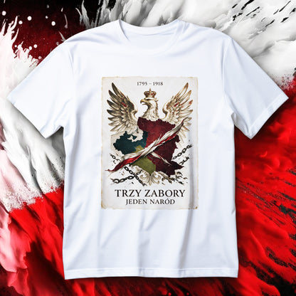 Koszulka patriotyczna z Orłem Białym, mapą ziem pod zaborami, biało-czerwoną wstęgą i napisem Trzy Zabory Jeden Naród