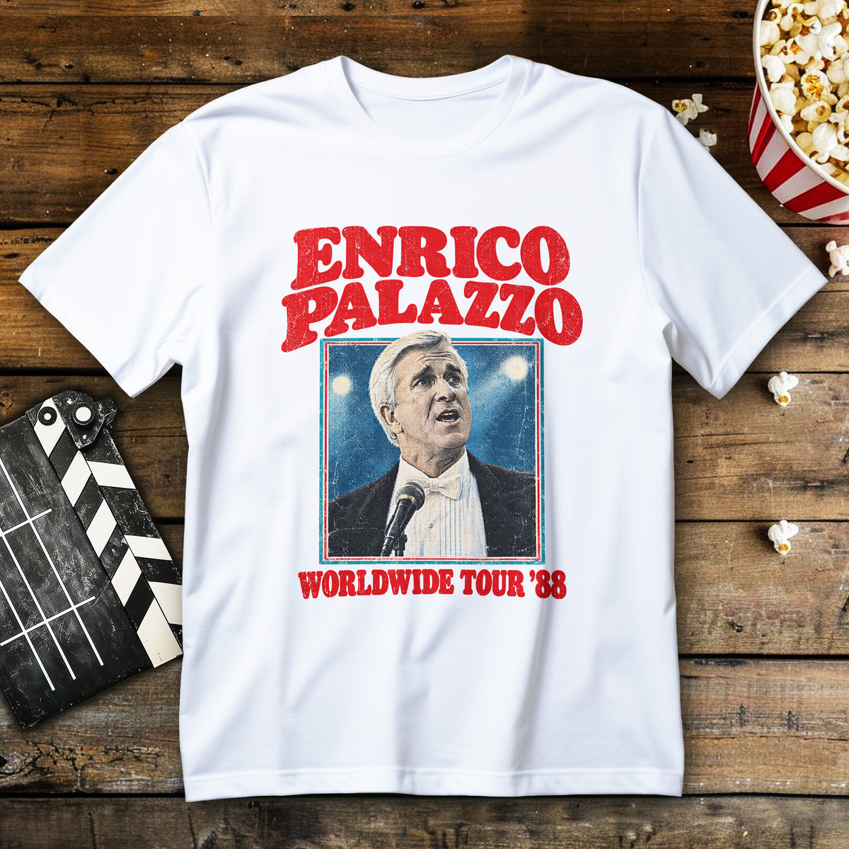 Koszulka retro z nadrukiem ENRICO PALAZZO, mężczyzną przy mikrofonie i napisem WORLDWIDE TOUR '88