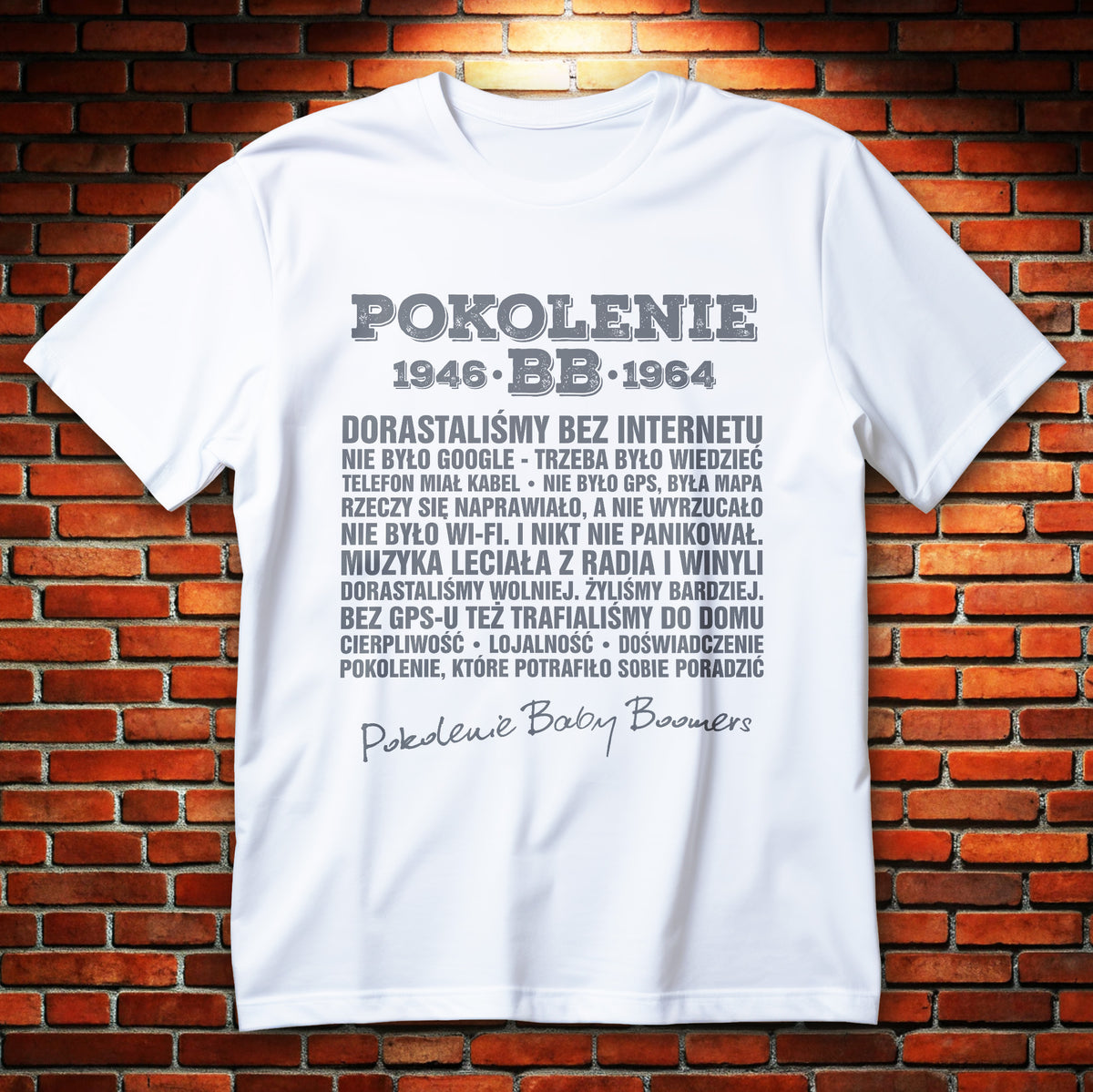 Koszulka Baby Boomers z napisem POKOLENIE 1946 • BB • 1964 i nostalgicznym tekstem o czasach bez internetu i GPS