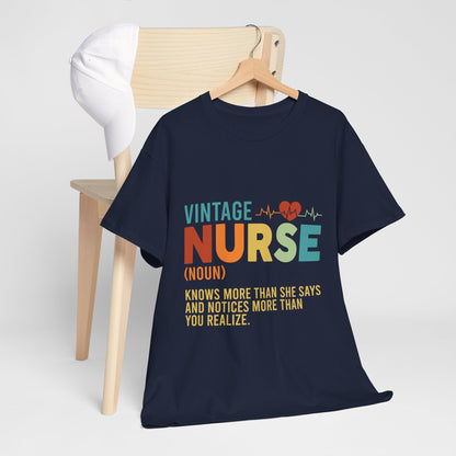 Vintage Nurse (rzeczownik) - medyczny klimat z sercem