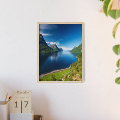 Fiordy Norwegii – Błękitny Fjord i Zielone Zbocza