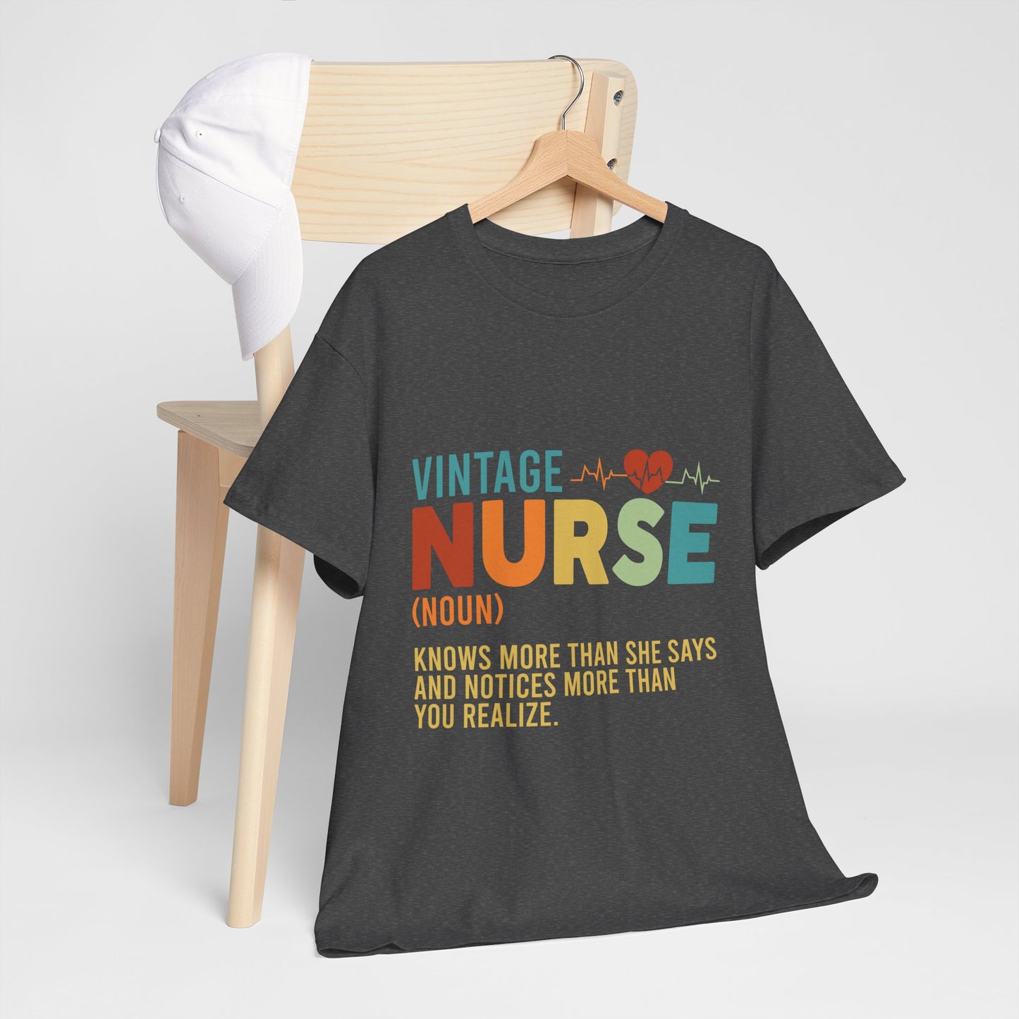 Vintage Nurse (rzeczownik) - medyczny klimat z sercem